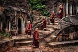 PhotoVivo Gold Medal - Pui-Chung Yee (Singapore)  Monwya Monks Walk In Line